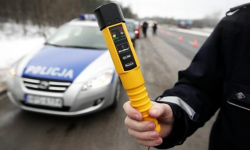 Kierował oplem, był pod wypływem alkoholu. Zatrzymał go świadek i poinformował policję