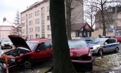 Ślisko na drogach. Wypadek w Kłodzku [foto]