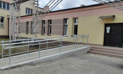 Nowe toalety i podjazd dla osób z niepełnosprawnością ruchową w Zespole Szkół Zawodowych