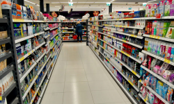 Kradli w Rossmannie. Wynieśli artykuły drogeryjne i chemiczne na kwotę ponad 1.1 tys. zł