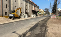 Trwa przebudowa drogi wojewódzkiej w Henrykowie