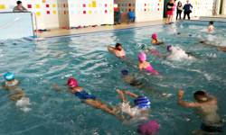 Uczniowie z klas I-III będą uczyć się pływać. Gmina otrzymała wsparcie na realizację programu