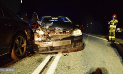 Zderzenie audi i volkswagena w Bardzie. Jedna osoba w szpitalu [foto]