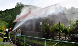 Pożar budynku usługowego przy ul. Skalnej w Bardzie [foto] [aktualizacja]