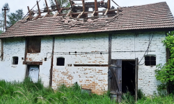 W Lubnowie zawalił się dach nieużytkowanego budynku gospodarczego [foto]