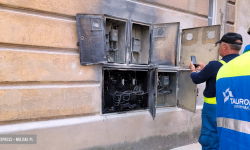 Pożar rozdzielni elektrycznej na elewacji budynku szkoły. Ewakuowano uczniów [foto]