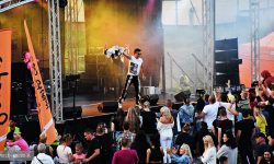 Dni Barda na półmetku. Tomasz Niecik i festiwal kolorów głównymi atrakcjami imprezy [foto]