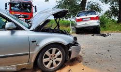 Zderzenie volkswagenów między Jaworkiem a Sieroszowem. Dwie osoby w szpitalu [foto] [aktualizacja]