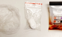 Podczas kontroli próbował połknąć woreczek z amfetaminą. Został zatrzymany