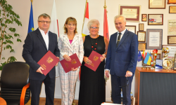 Dyrektorzy szkół i placówek oświatowych odebrali akty powierzenia stanowisk