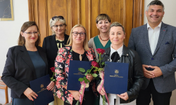 Burmistrz spotkał się z dyrektorami placówek oświatowych. Wręczył też awanse nauczycielom mianowanym