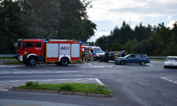 Zderzenie dwóch osobówek na skrzyżowaniu krajowej ósemki z ul. Legnicką [foto] [aktualizacja]