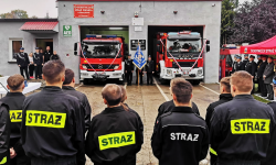 Uroczyste przekazanie auta ratowniczo-gaśniczego dla OSP Henryków [foto]