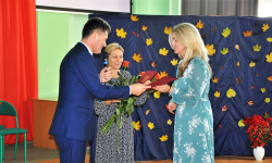 Powiatowe obchody Dnia Edukacji Narodowej. Nauczyciele i dyrektorzy z nagrodami [foto]