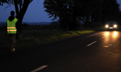 Policja apeluje: Noś odblaski! Daj się zobaczyć, nie daj się zabić