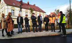 Ulica Wałowa już z chodnikiem