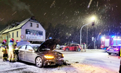 Zderzenie dwóch aut na skrzyżowaniu krajowej ósemki z ul. Bohaterów Getta [foto]