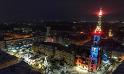 Ząbkowicki ratusz w kolorowych barwach. Iluminacja zaprezentowana