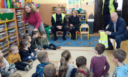 Uczniowie z gminy Ziębice otrzymali kamizelki odblaskowe