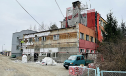 Trwają prace termomodernizacyjne budynku szkoły podstawowej w Henrykowie