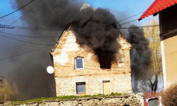 Tragiczny pożar w Starym Henrykowie. Nie żyje starsza kobieta [foto] [aktualizacja]