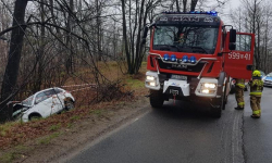 Suzuki wypadło z drogi za Złotym Stokiem