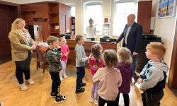 Uczniowie gminnych placówek odwiedzili ziębicki urząd