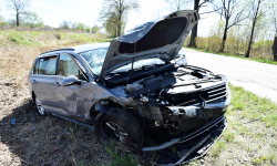 Wypadek na "betonówce" między Kamieńcem Ząbkowickim a Paczkowem. Droga zablokowana [foto]