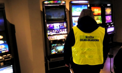Zlikwidowano dwa nielegalne kasyna w Ziębicach i zabezpieczono siedem automatów do gier