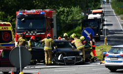 Zderzenie trzech osobówek na skrzyżowaniu ul. Legnickiej z krajową ósemką [foto] [aktualizacja]