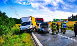 Zderzenie trzech aut na krajowej ósemce za Bardem [foto]
