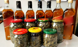 30-latek trzymał w słoikach blisko pół kilograma marihuany