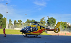 Uczeń doznał urazu ręki w szkole. Interweniował śmigłowiec Lotniczego Pogotowia Ratunkowego