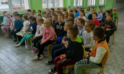 Złotostoccy uczniowie wzięli udział w spektaklu na temat bezpieczeństwa