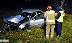 Ford wypadł z drogi na krajowej ósemce. Kierowca w szpitalu [foto] [aktualizacja]