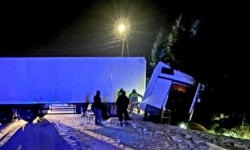 Samochód ciężarowy blokuje drogę między Lubnowem a Chałupkami [foto]