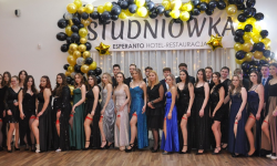 Bal studniówkowy uczniów z Zespołu Szkół Zawodowych im. Stanisława Staszica w Ząbkowicach Śląskich