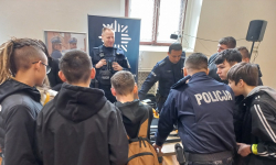 Policjanci promowali swój zawód na Targach Pracy i Edukacji w Ząbkowicach Śląskich