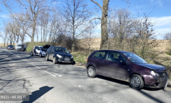 Zderzenie czterech samochodów osobowych między Ząbkowicami Śląskimi a Kamieńcem Ząbkowickim