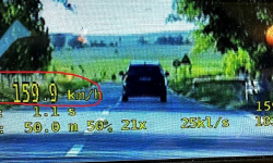 Jechał blisko 160 km/h i wyprzedzał w niedozwolonym miejscu. Stracił prawko