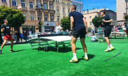 Turniej Teqball podczas Dni i Nocy Krzywej Wieży z udziałem gościa specjalnego