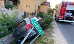 Kierowca zasłabł, a prowadzone przez niego auto wypadło z drogi. Kolizja w Nowym Dworze