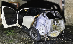 Nocny pożar renault w Henrykowie [foto]