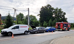 Zderzenie trzech pojazdów w Złotym Stoku [foto]