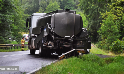 Zderzenie dwóch pojazdów ciężarowych w Laskach