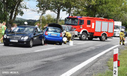 Kolizja czterech pojazdów na krajowej ósemce przed Bardem [foto] [aktualizacja]