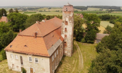 Gmina szuka chętnego na kupno zabytkowego pałacu w Służejowie. Znów obniżono cenę