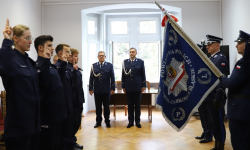 Ślubowanie nowo przyjętych policjantów w ząbkowickiej komendzie