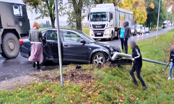 Kolizja dwóch pojazdów osobowych na skrzyżowaniu ul. Cukrowniczej i Ziębickiej