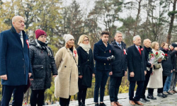 Apel niepodległościowy pod Pomnikiem Orła Piastowskiego w Ziębicach